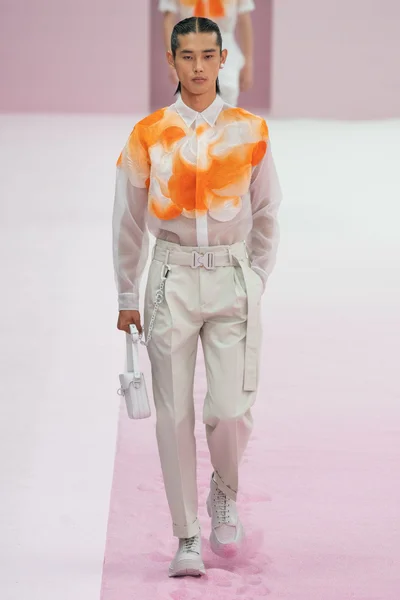 Look 17